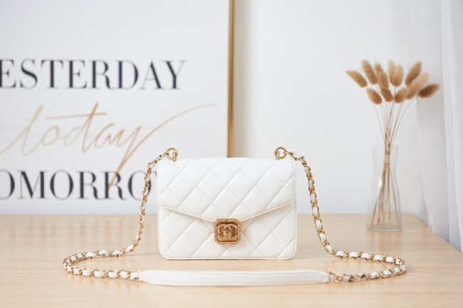 Chanel SMALL FLAP BAG AS2840 white