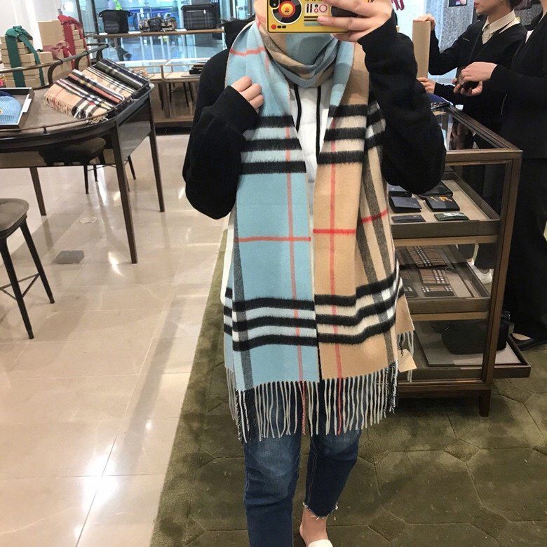 Burberry Scarf B00262