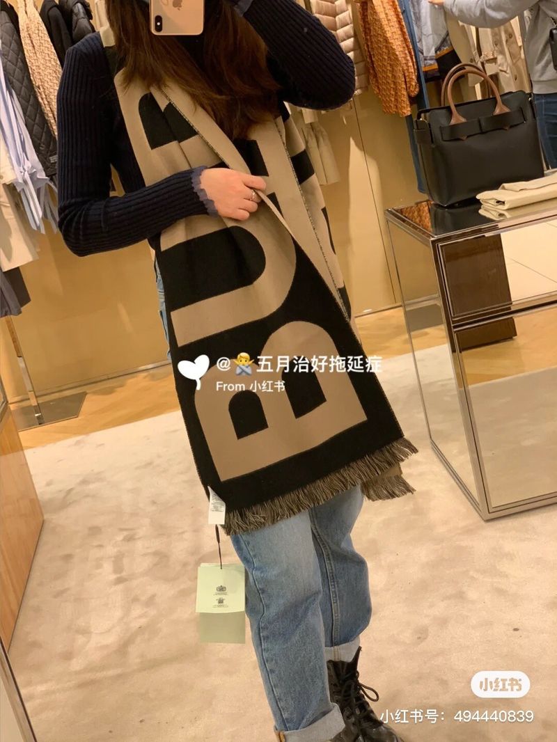 Burberry Scarf B00266