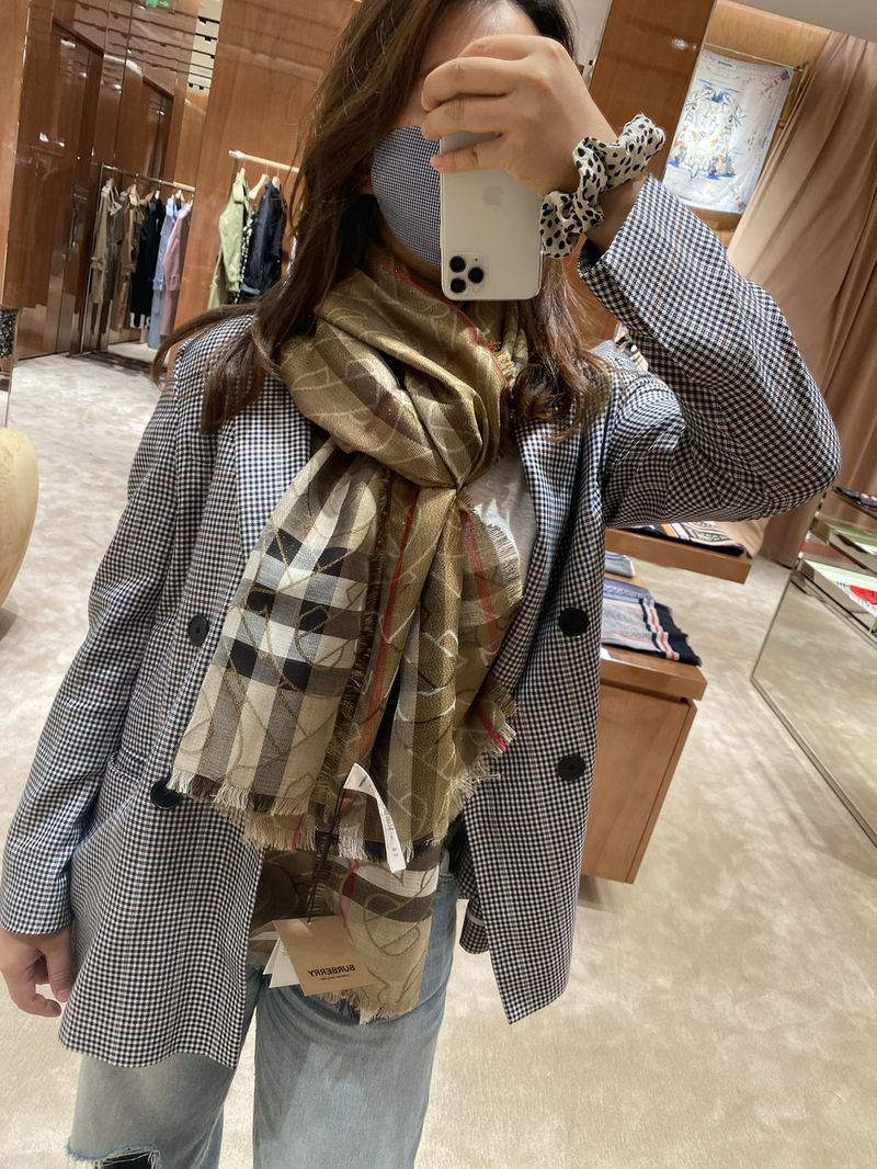 Burberry Scarf B00291