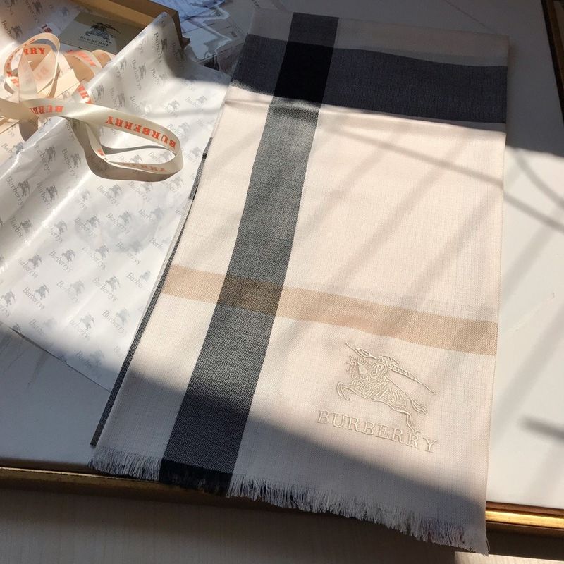 Burberry Scarf B00293
