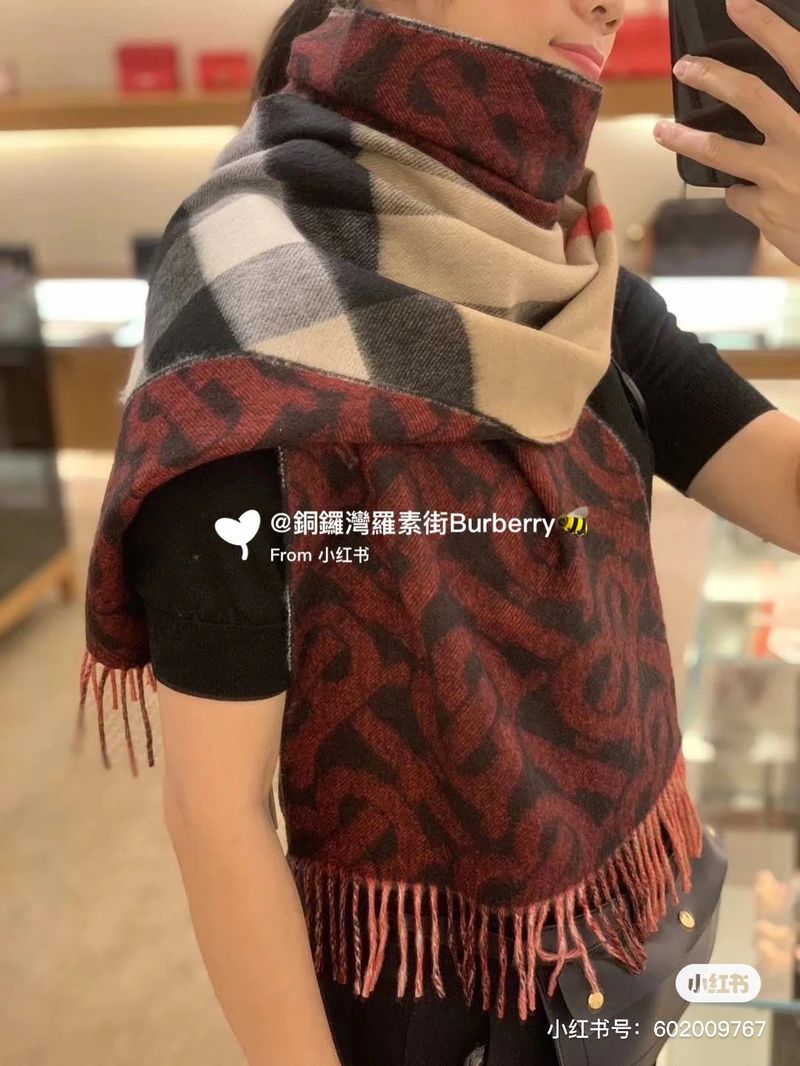 Burberry Scarf B00314