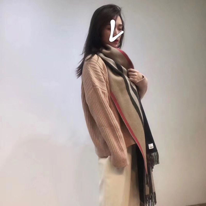 Burberry Scarf B00317