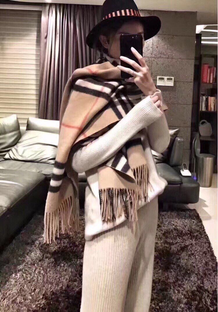 Burberry Scarf B00318