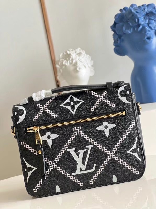 Louis Vuitton POCHETTE METIS M46028 black