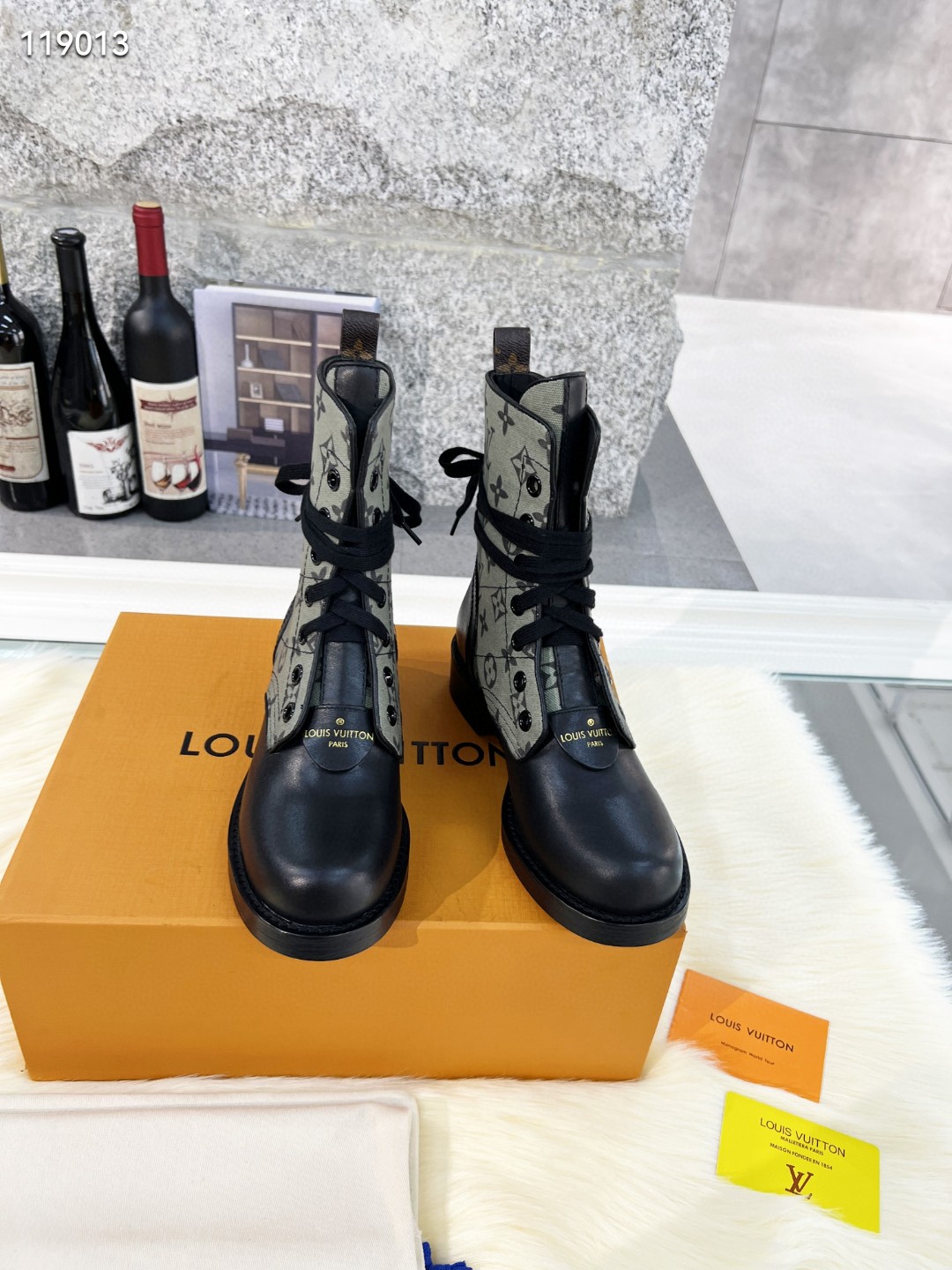 Louis Vuitton WONDERLAND FLAT RANGER LV1156DS-3