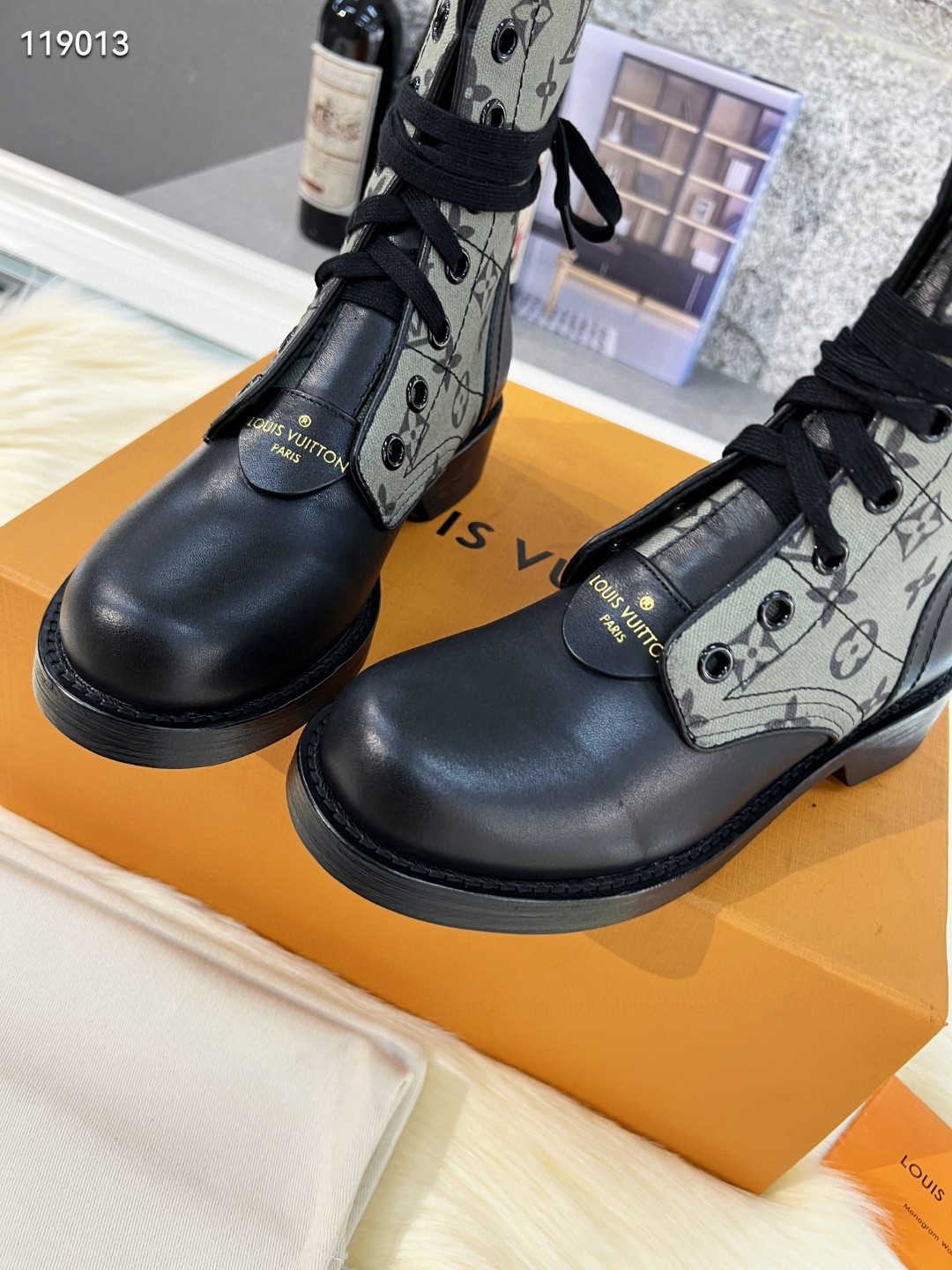 Louis Vuitton WONDERLAND FLAT RANGER LV1156DS-3