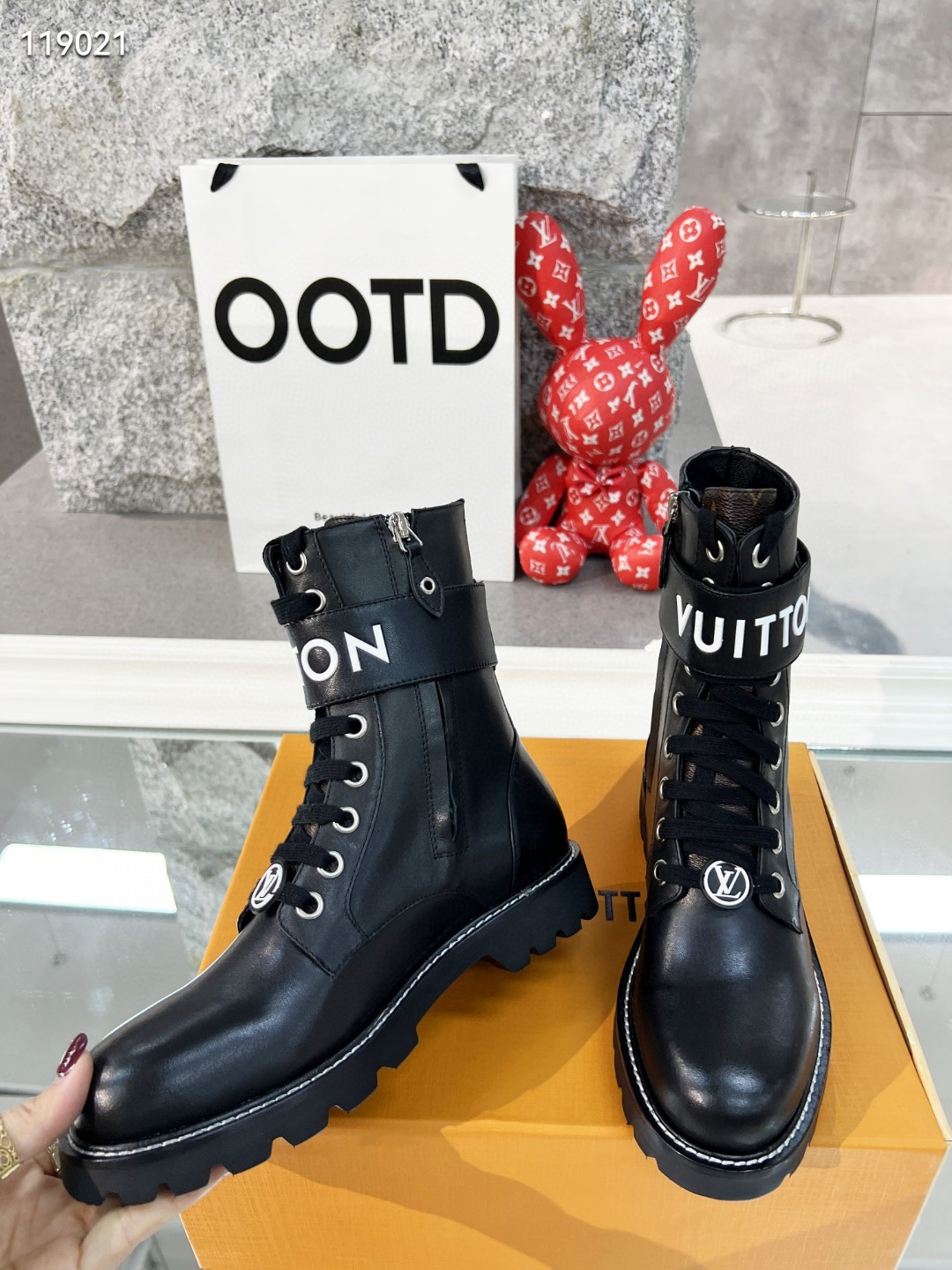 Louis Vuitton WONDERLAND FLAT RANGER LV1157DS-2