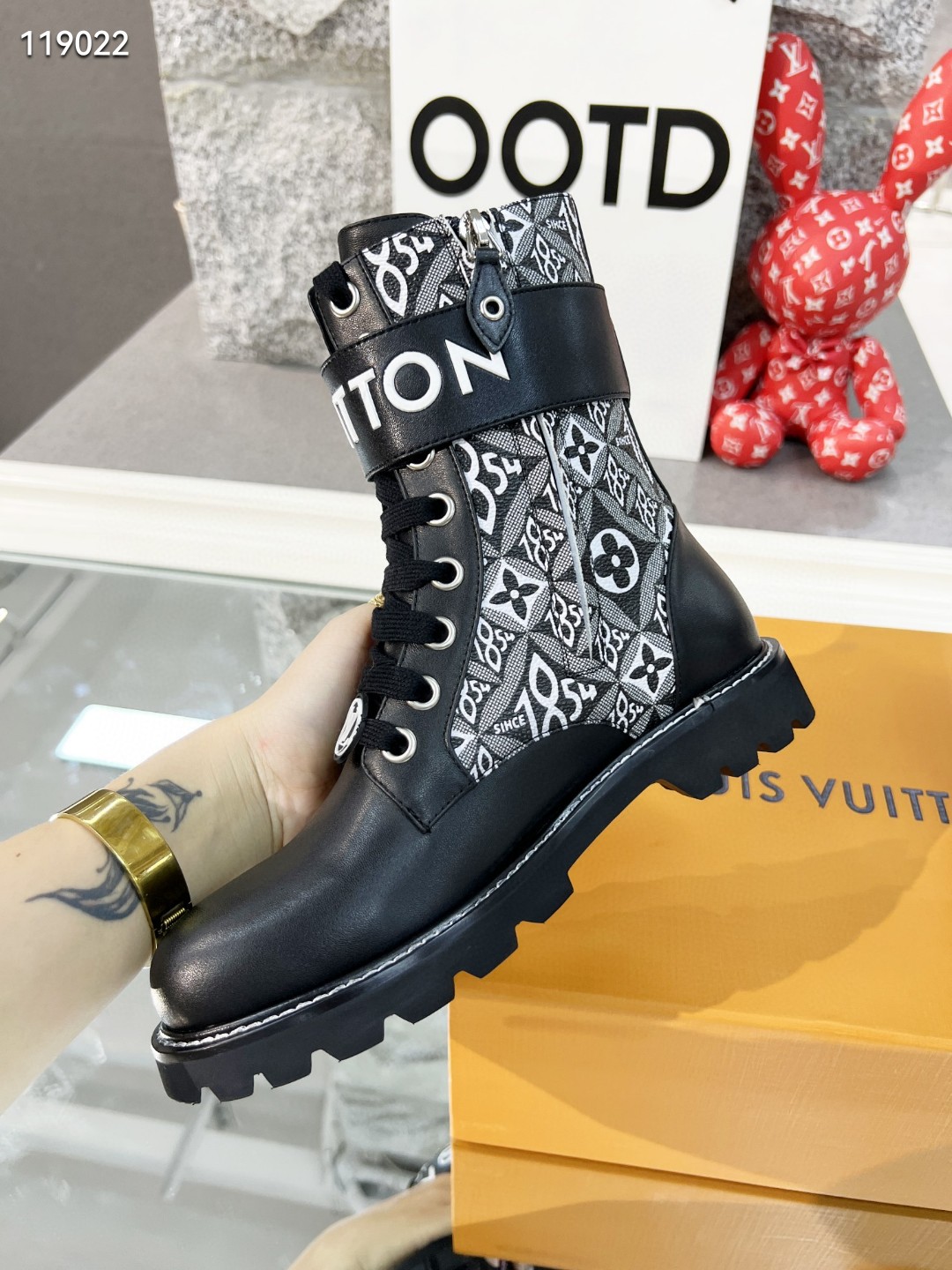 Louis Vuitton WONDERLAND FLAT RANGER LV1157DS-3