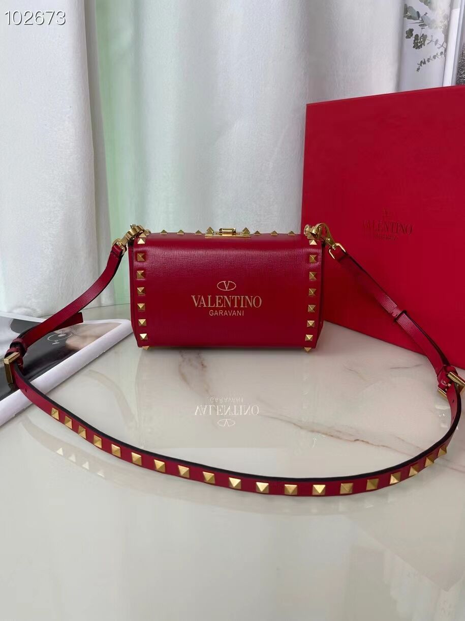 VALENTINO GARAVANI Rockstud Alcove Grain calf shoulder bag V0189 red