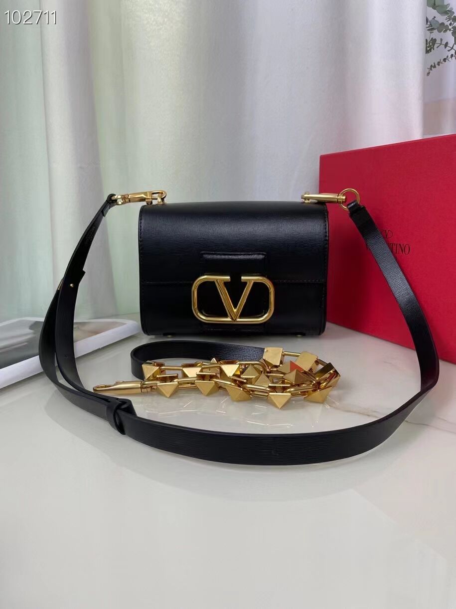 VALENTINO GARAVANI Stud Sign Grained Calfskin Shoulder Bag V0196 black