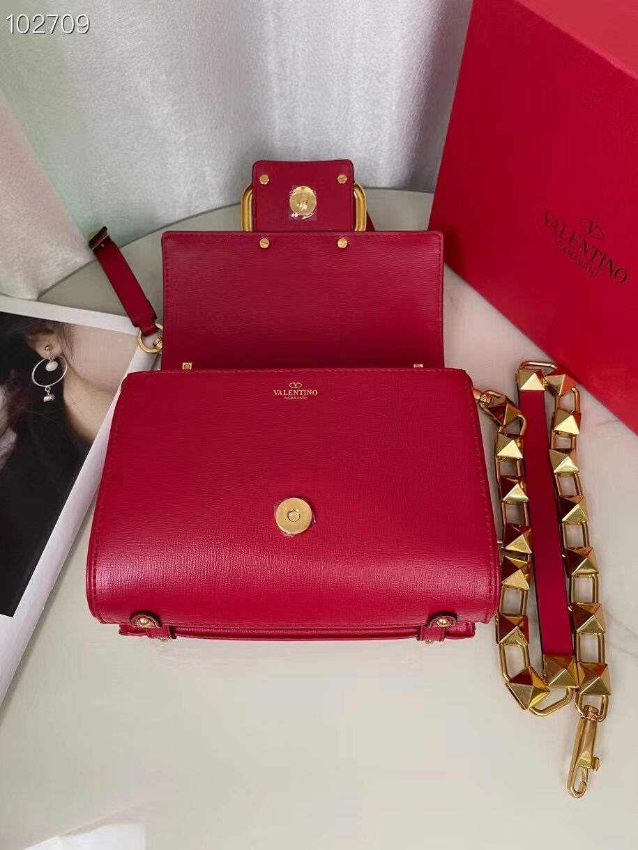 VALENTINO GARAVANI Stud Sign Grained Calfskin Shoulder Bag V0196 red