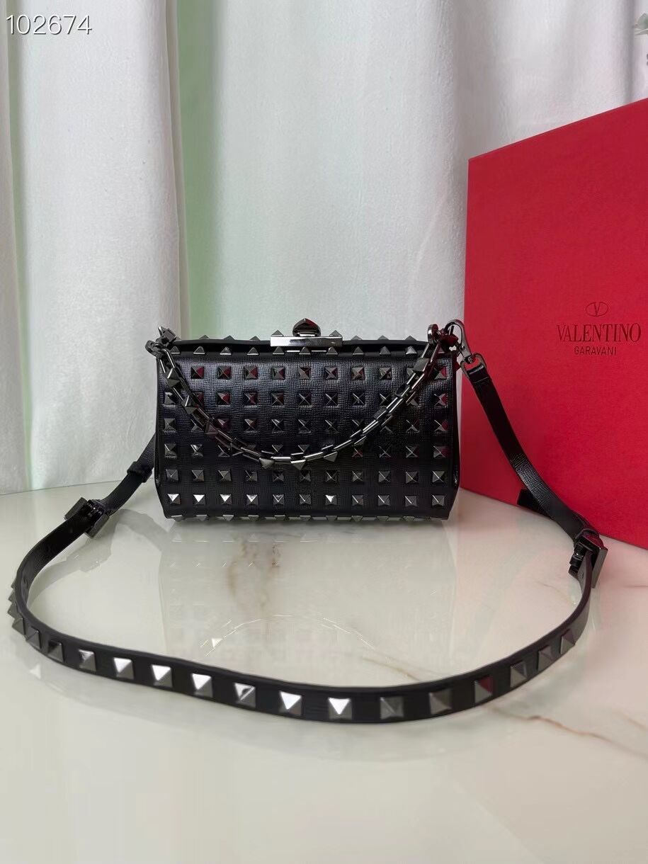 VALENTINO GARAVANI Rockstud Alcove Grain calf shoulder bag AV0189 black