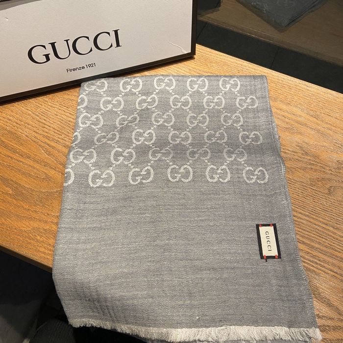 Gucci Scarf G00125