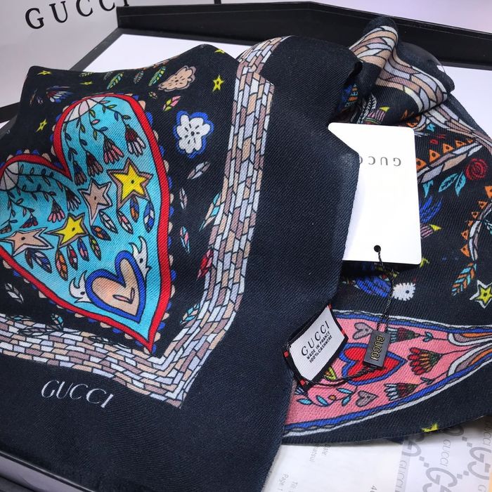 Gucci Scarf G00130