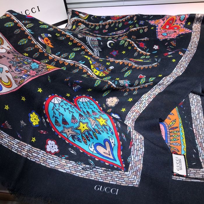 Gucci Scarf G00130