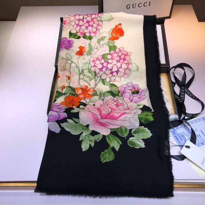 Gucci Scarf G00139