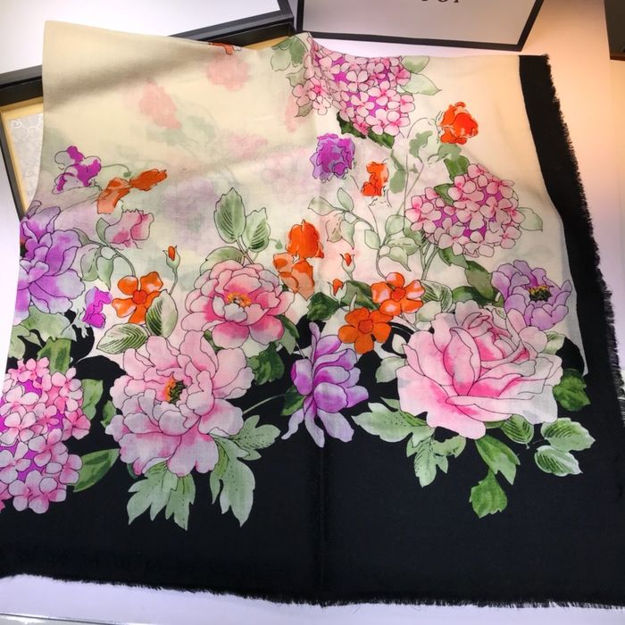 Gucci Scarf G00139