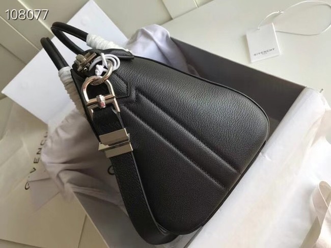 Givenchy Grained Calfskin Antigona Bag 1080 black