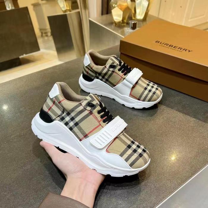 Burberry shoes BU00011