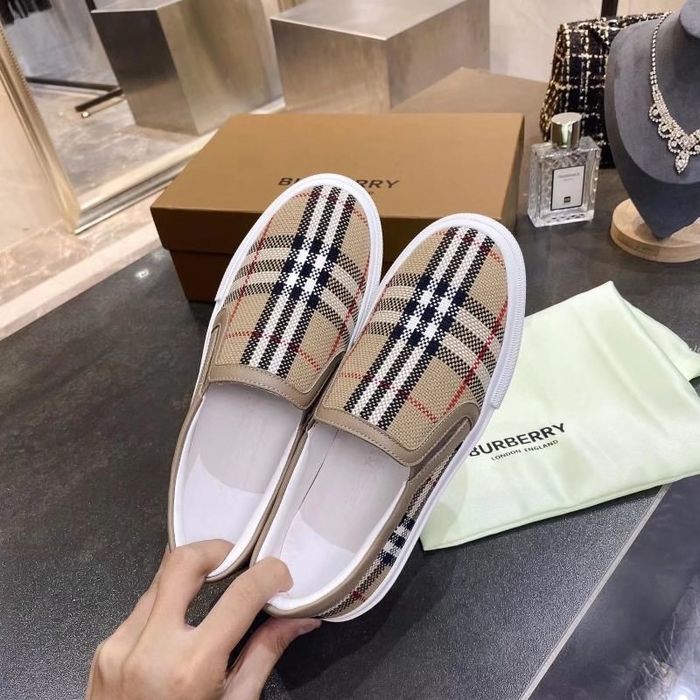 Burberry shoes BU00015