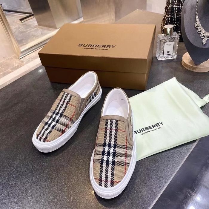 Burberry shoes BU00015