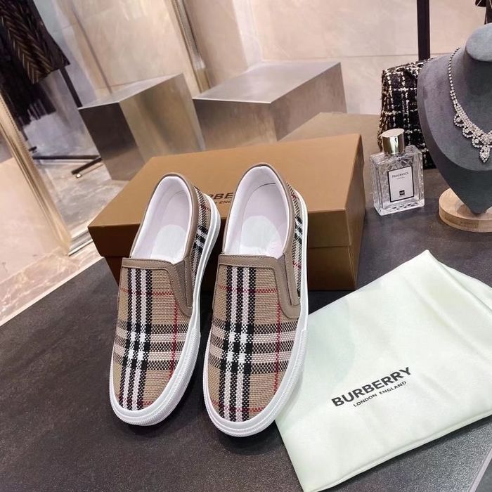 Burberry shoes BU00015