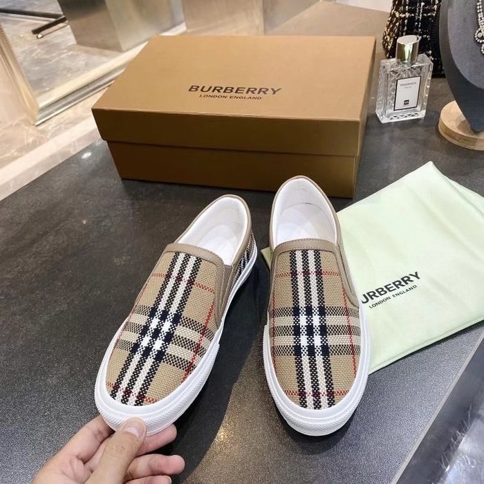 Burberry shoes BU00015