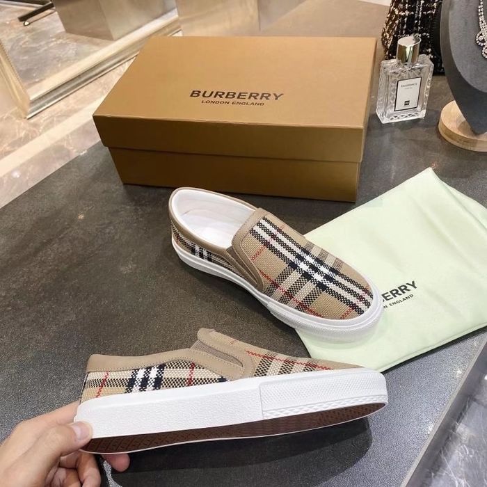 Burberry shoes BU00015