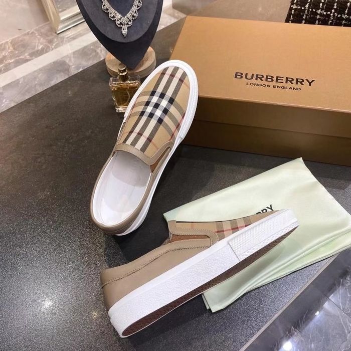 Burberry shoes BU00022