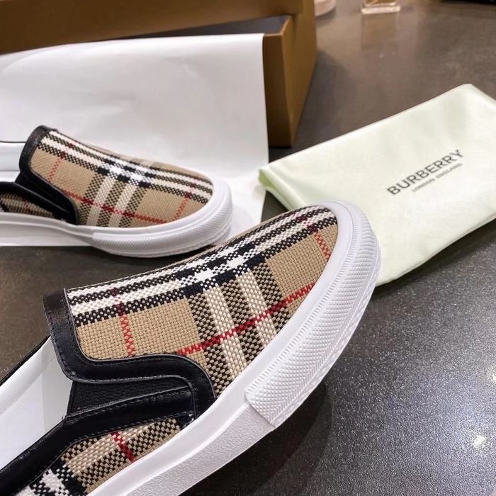 Burberry shoes BU00023