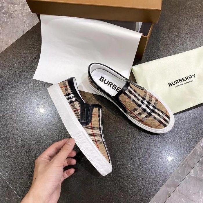 Burberry shoes BU00023