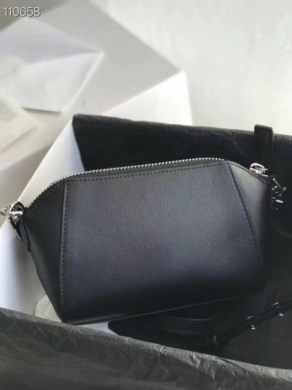 GIVENCHY Original Leather Shoulder Bag 1870 black