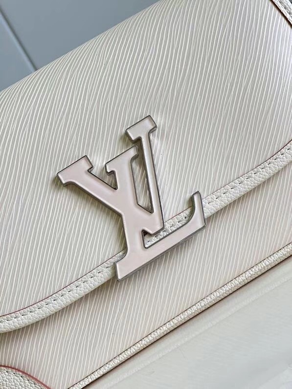 Louis Vuitton BUCI M59457 Quartz White