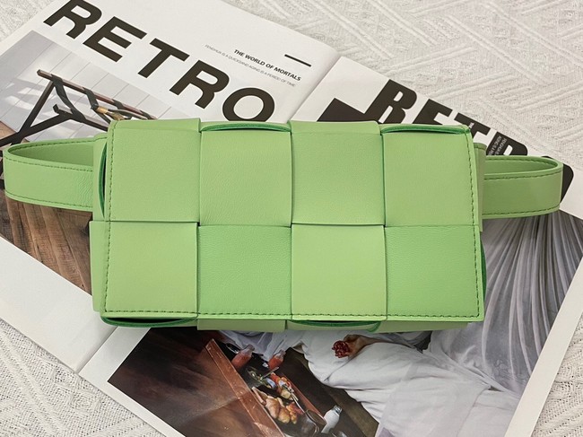 Bottega Veneta CASSETTE Mini intreccio leather belt bag 651053 green