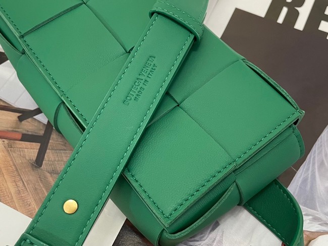 Bottega Veneta CASSETTE Mini intreccio leather belt bag 651053 PARAKEET