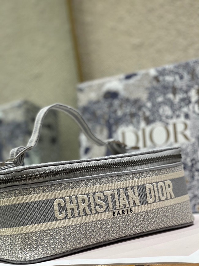 DIOR DIORTRAVEL VANITY CASE grey Dior Oblique Embroidery S5481VR