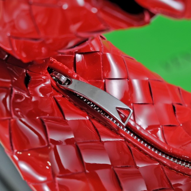Bottega Veneta Mini intrecciato patent leather top handle bag JODIE 651876V red