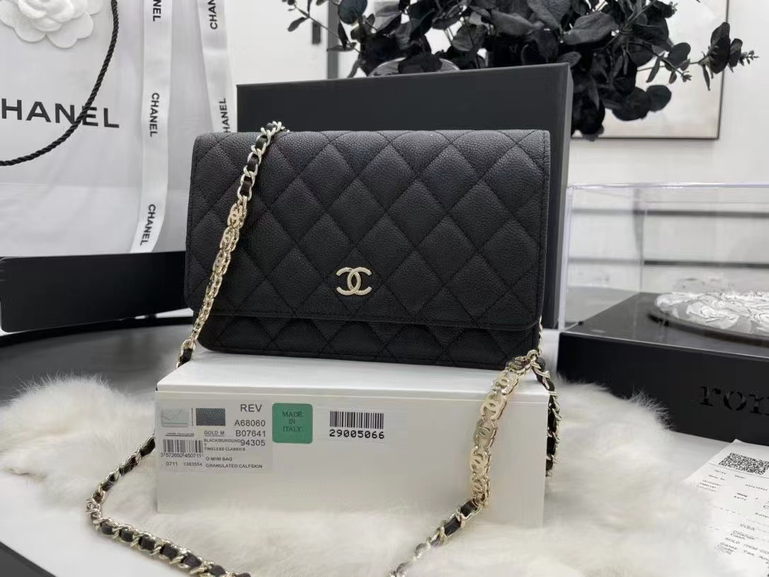 Chanel WOC Original Caviar Leather Flap cross-body bag CC33815 black & Silver chain