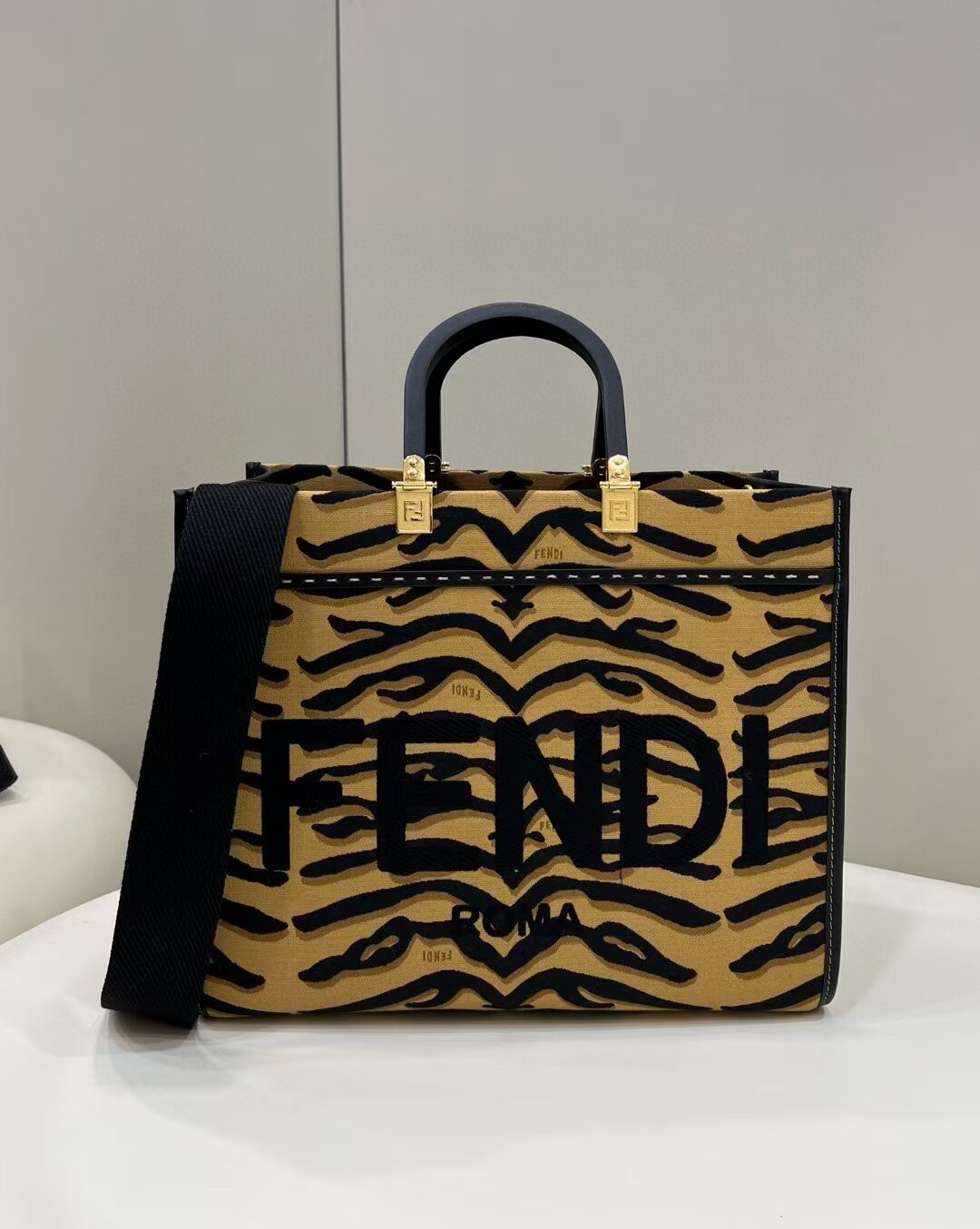 FENDI SUNSHINE MEDIUM FF fabric shopper 8BM127 brown