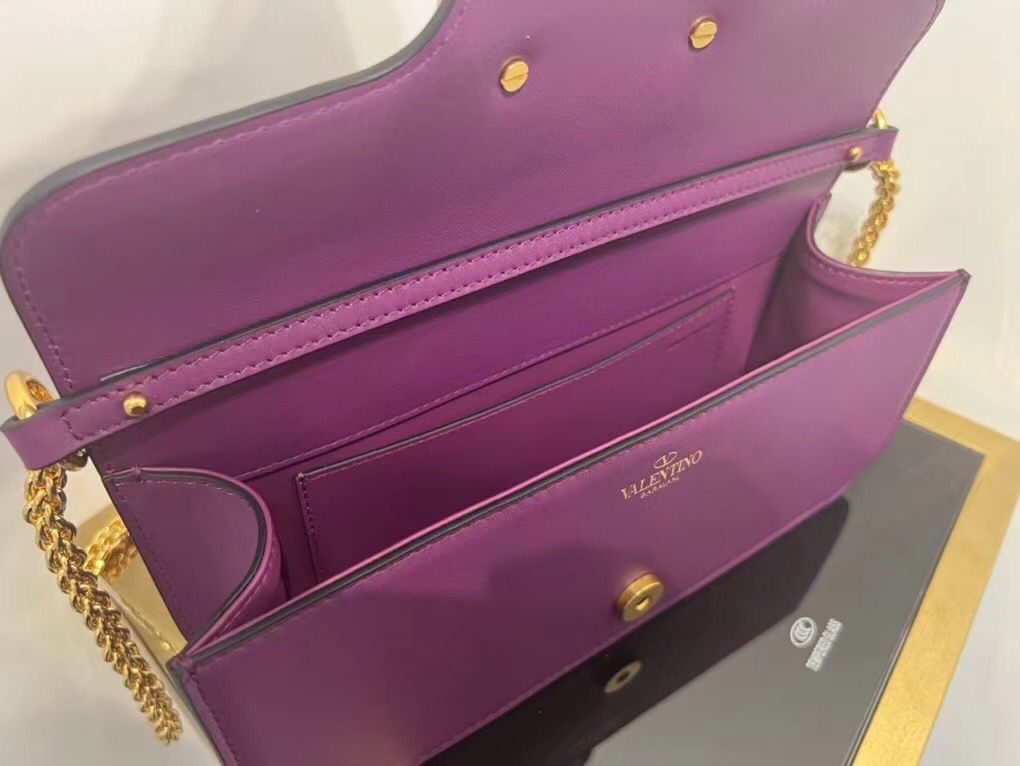 VALENTINO GARAVANI Loco Calf leather bag 2B0K30 purple