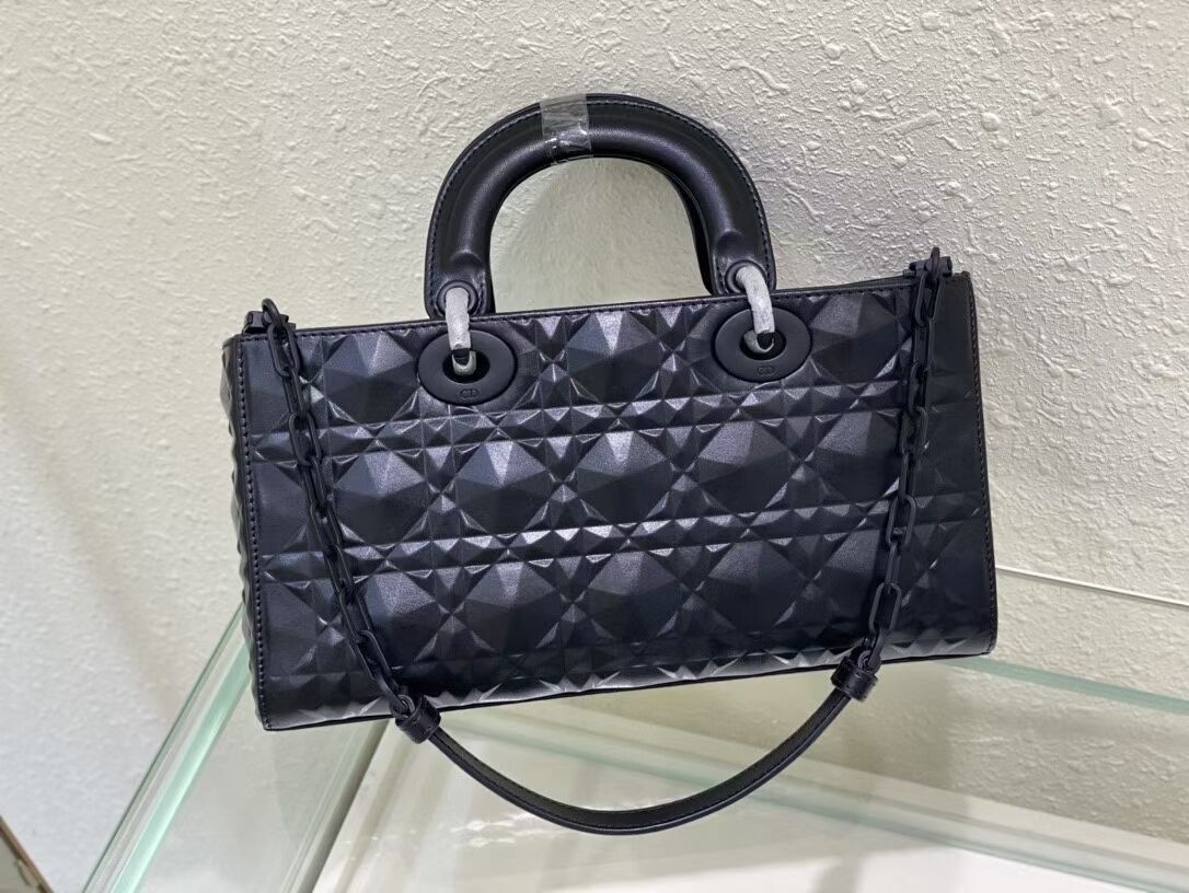 MEDIUM LADY DIOR BAG Cannage Lambskin C2811 black