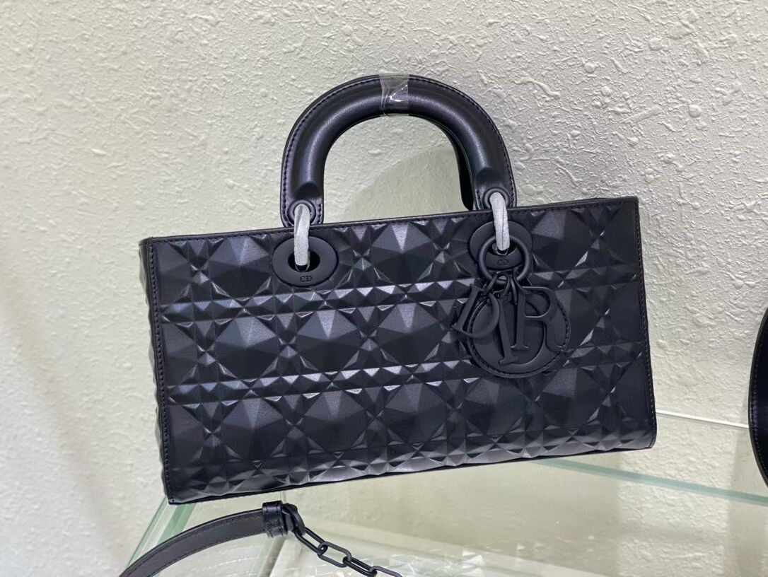 MEDIUM LADY DIOR BAG Cannage Lambskin C2811 black