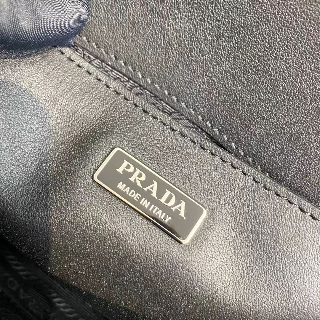 Prada Brushed leather Femme bag 1BD323 black