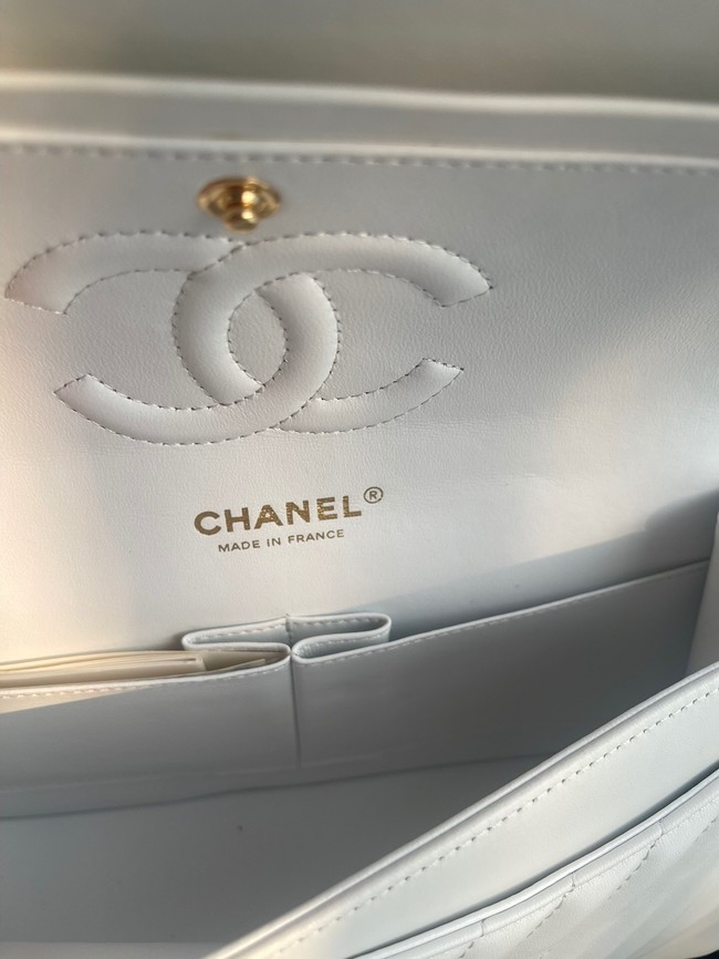 Chanel classic handbag Lambskin & gold Metal V01112 white