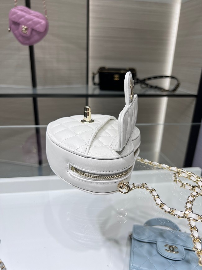 Chanel 2022S Love Heart mini Lambskin Crossbody Chain Bag AO2784 White