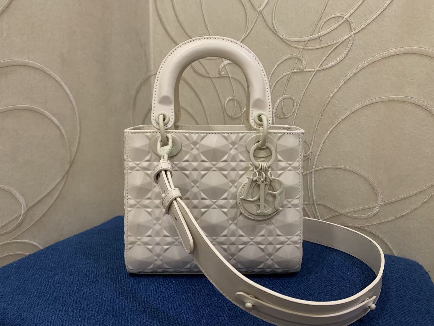 MEDIUM LADY DIOR BAG Cannage Calfskin C2813 white