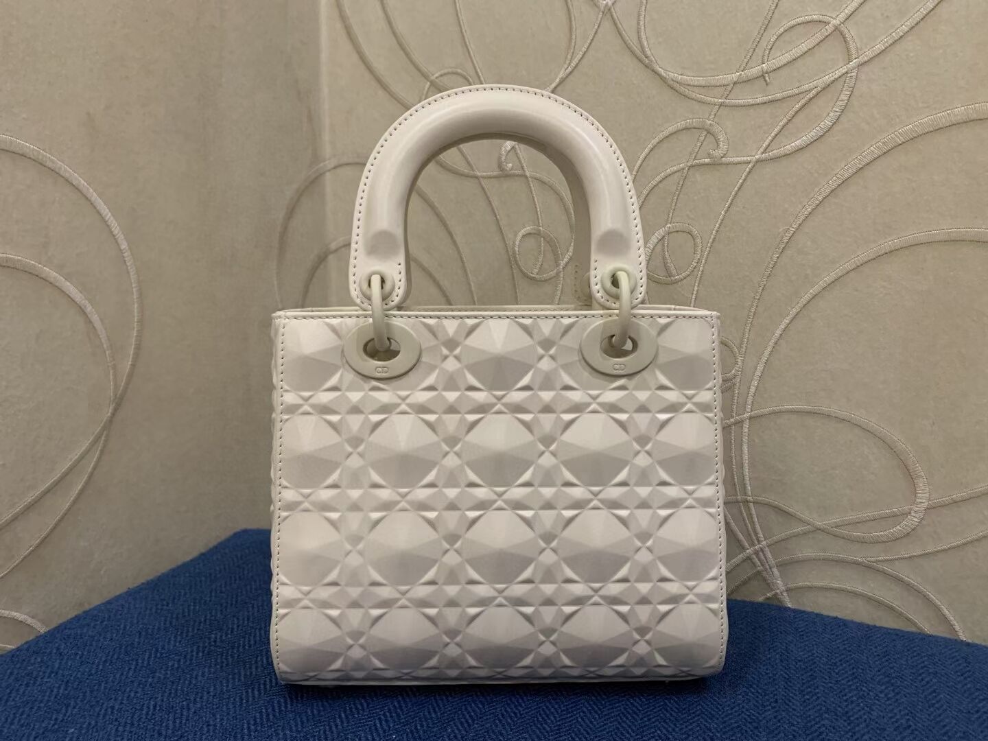 MEDIUM LADY DIOR BAG Cannage Calfskin C2813 white