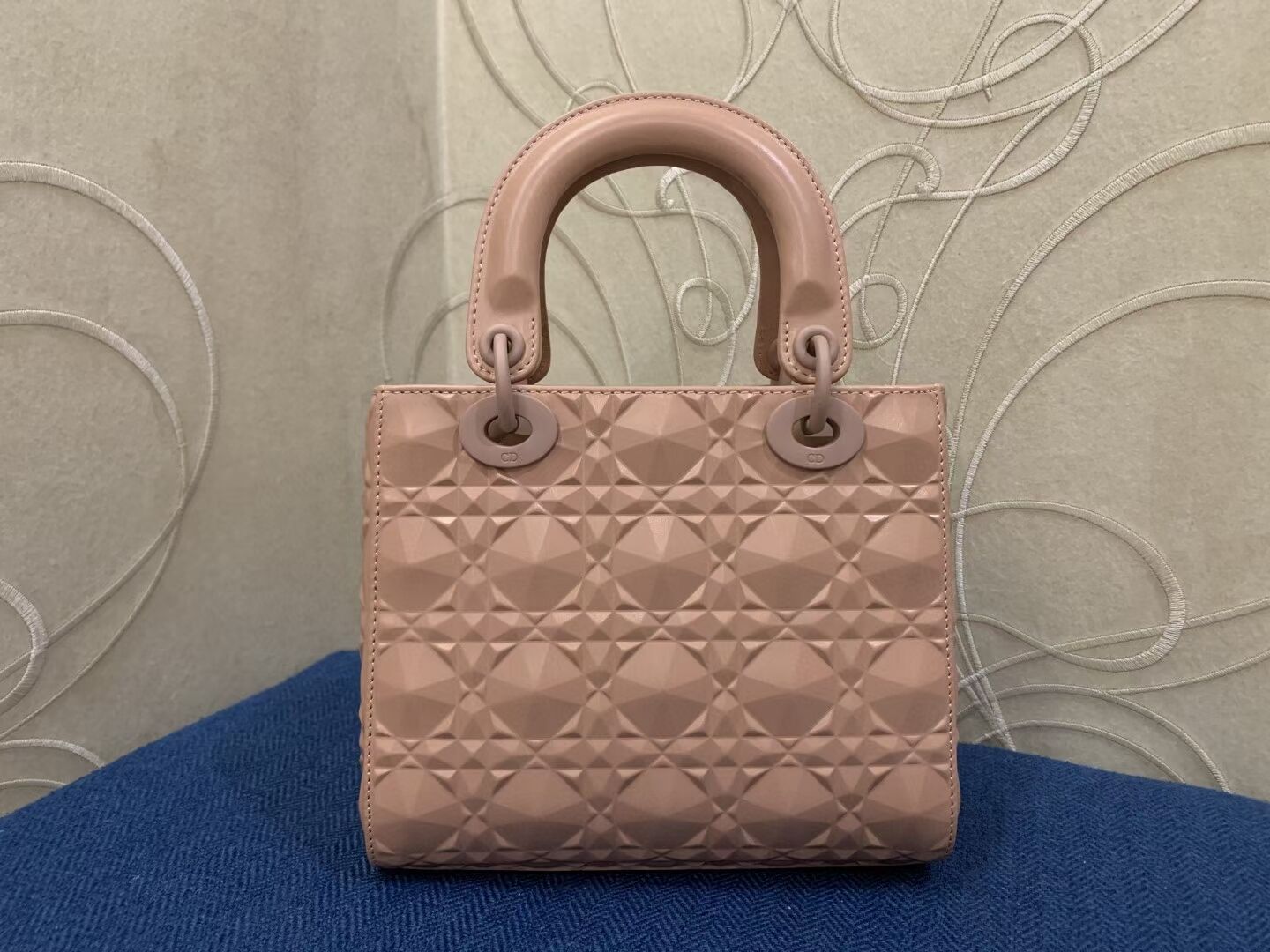 MEDIUM LADY DIOR BAG Cannage Calfskin C2813 pink