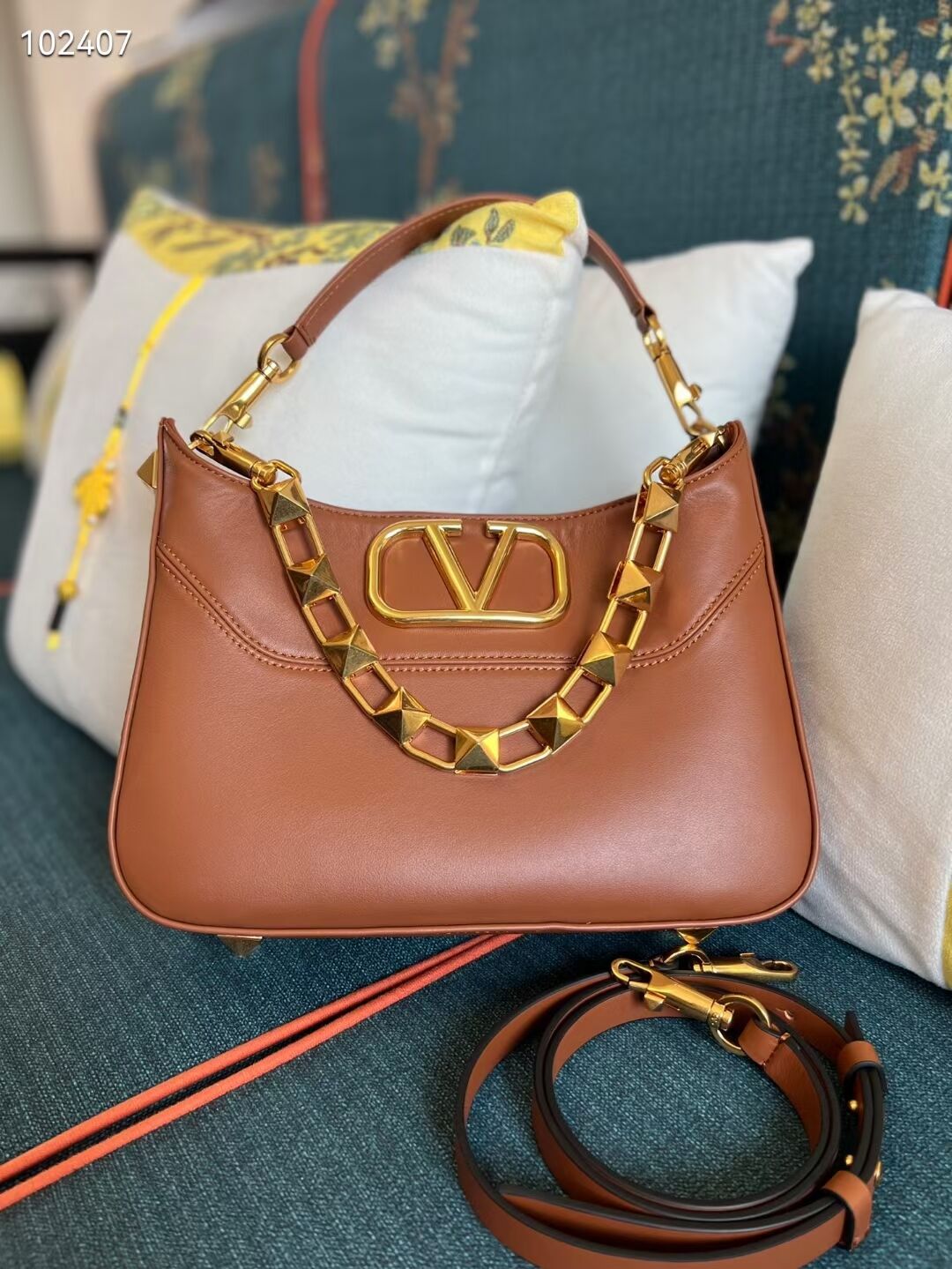 VALENTINO GARAVANI Loco Calf leather bag V2028 Caramel